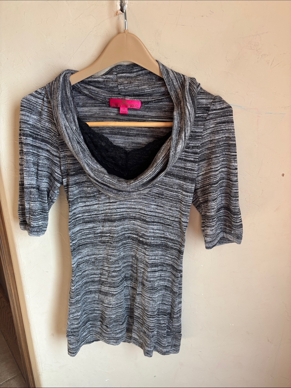 Almost famous Y2K layered lace top! Medium